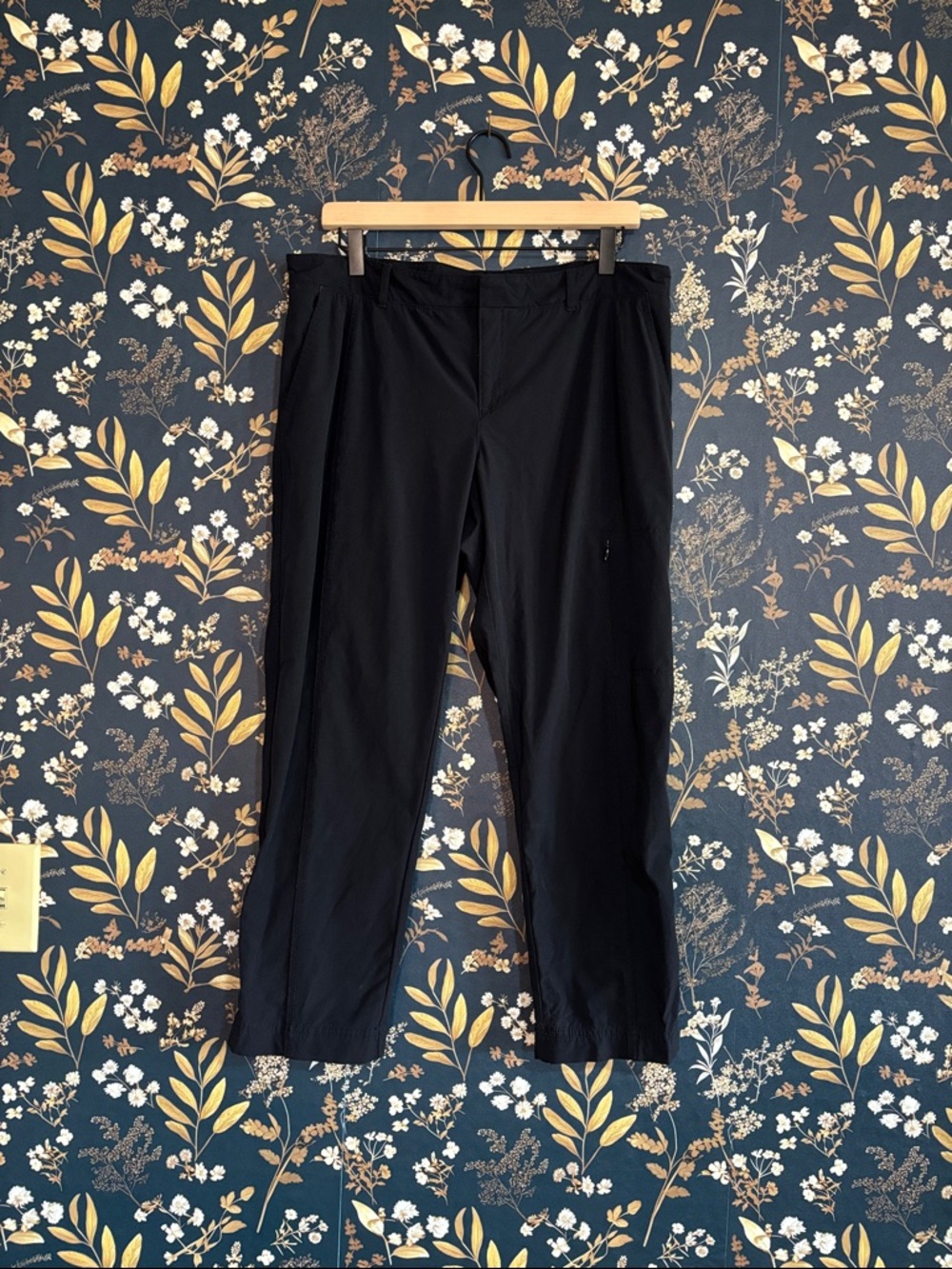 Kirkland Signature Black Cropped Hiking Athletic Outdoor Women's Pants Size 12